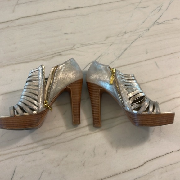 Lauren by Ralph Lauren gold heels - Picture 7 of 9
